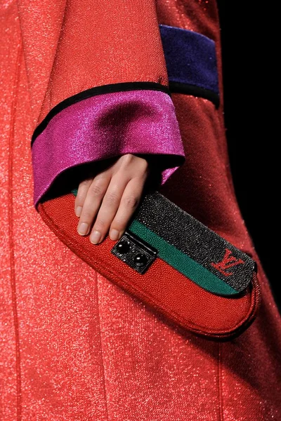 Look 24